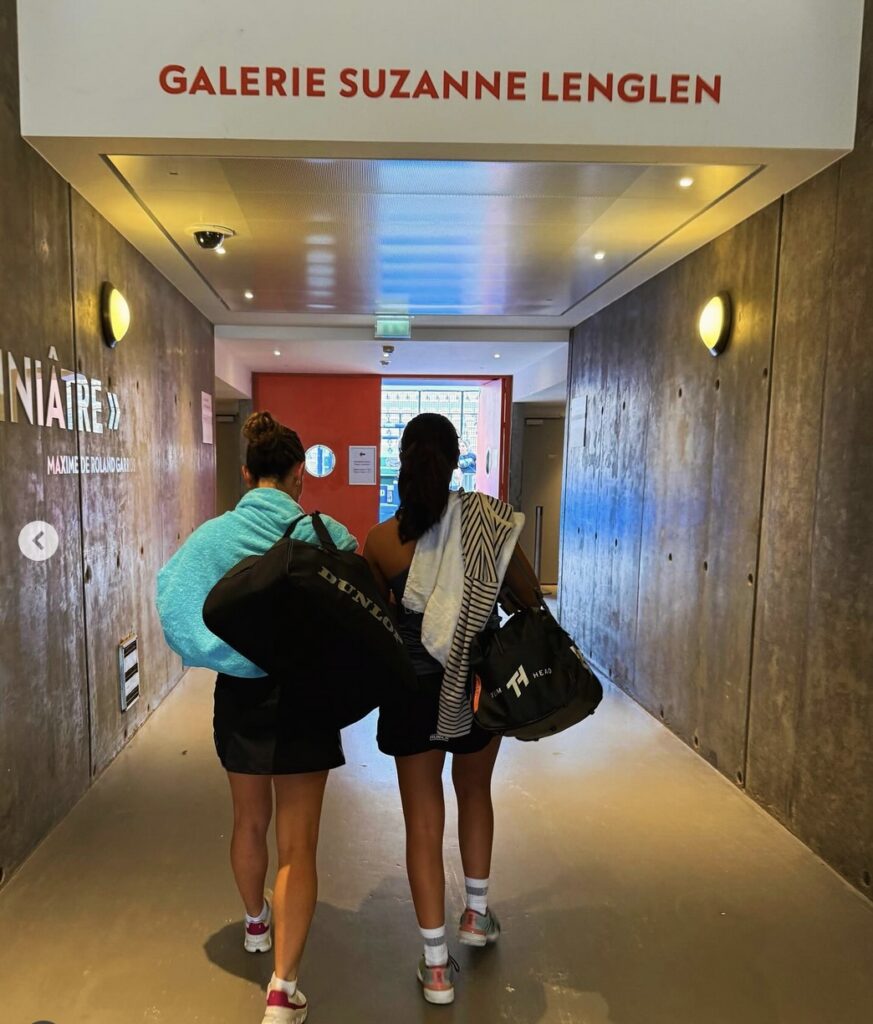 Aimee Gibson and partner Lucia Micaela Fernandez head out on to the historic Suzanne Lenglen court at the Paris Major.